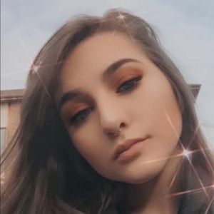 Meet your Posher, Alayna